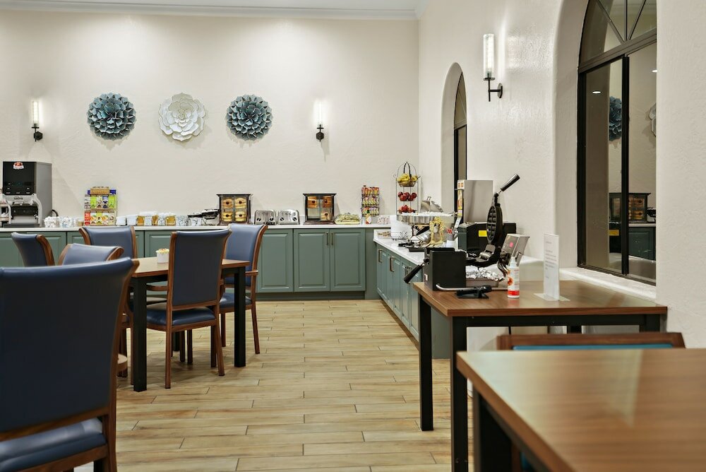 Фото La Fuente Inn & Suites