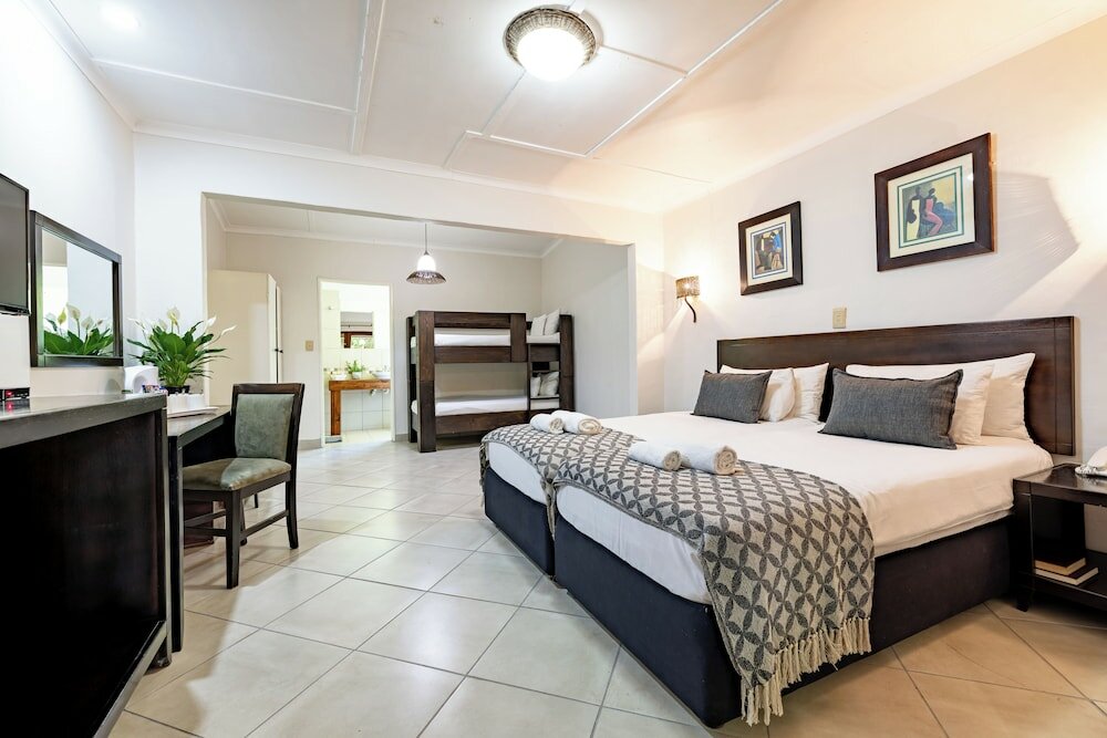 Фото Hotel Numbi and Garden Suites