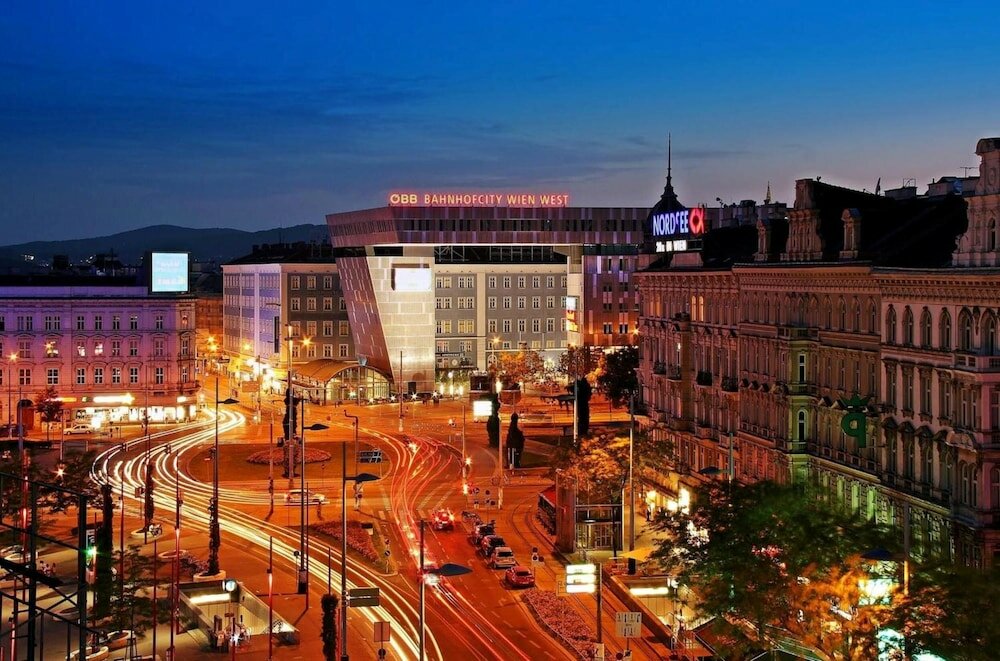 Фото Hotel Corvinus