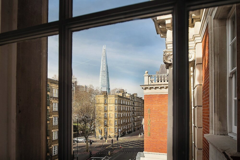 Фото The Dixon Autograph Collection