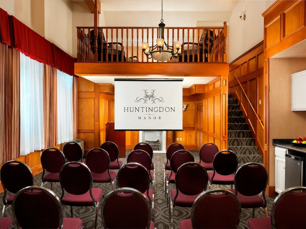 Фото Huntingdon Manor Hotel