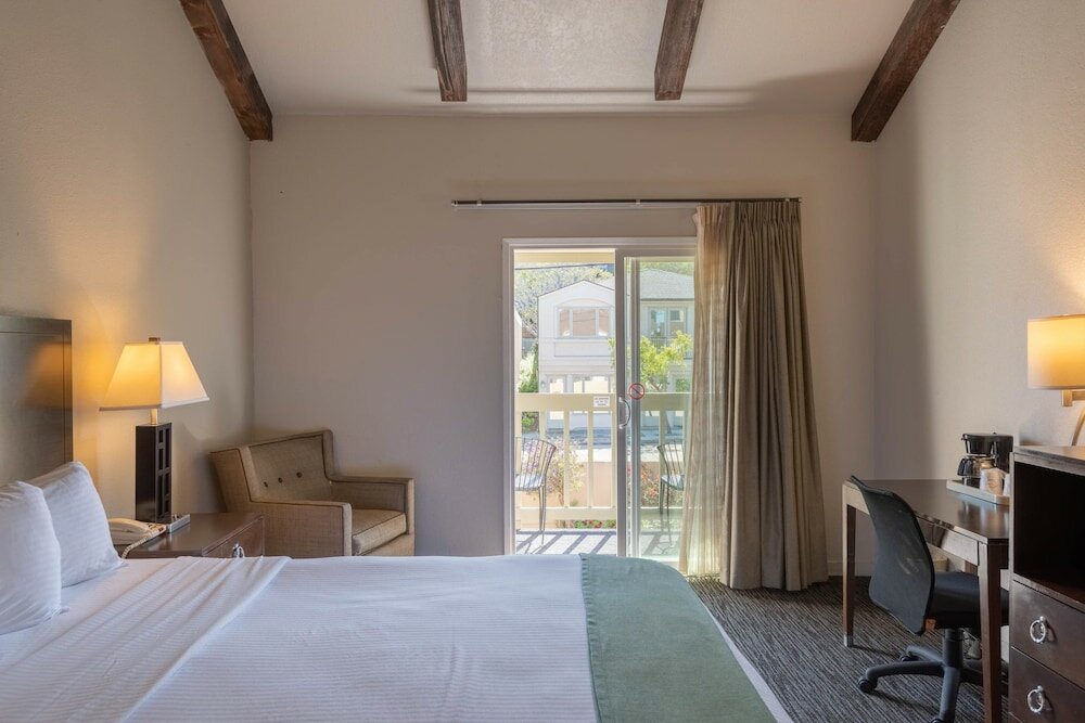 Фото Cannery Row Inn