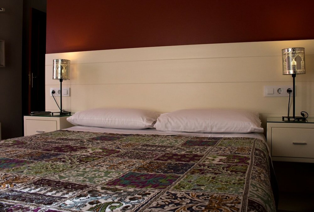 Фото Hostal San Vicente II