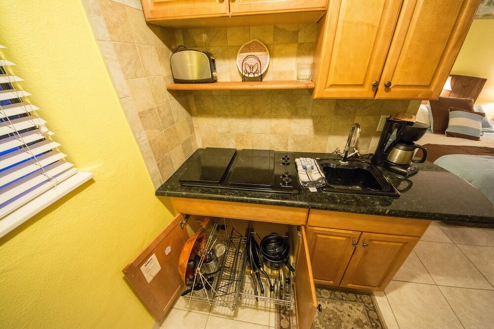 Фото Camelot Beach Suites