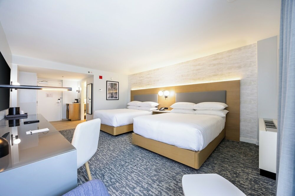 Фото Отель Doubletree by Hilton New York Jfk Airport