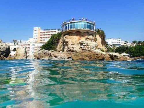 Внешний вид отеля Hostal Azahara в Нерхе, фото 2