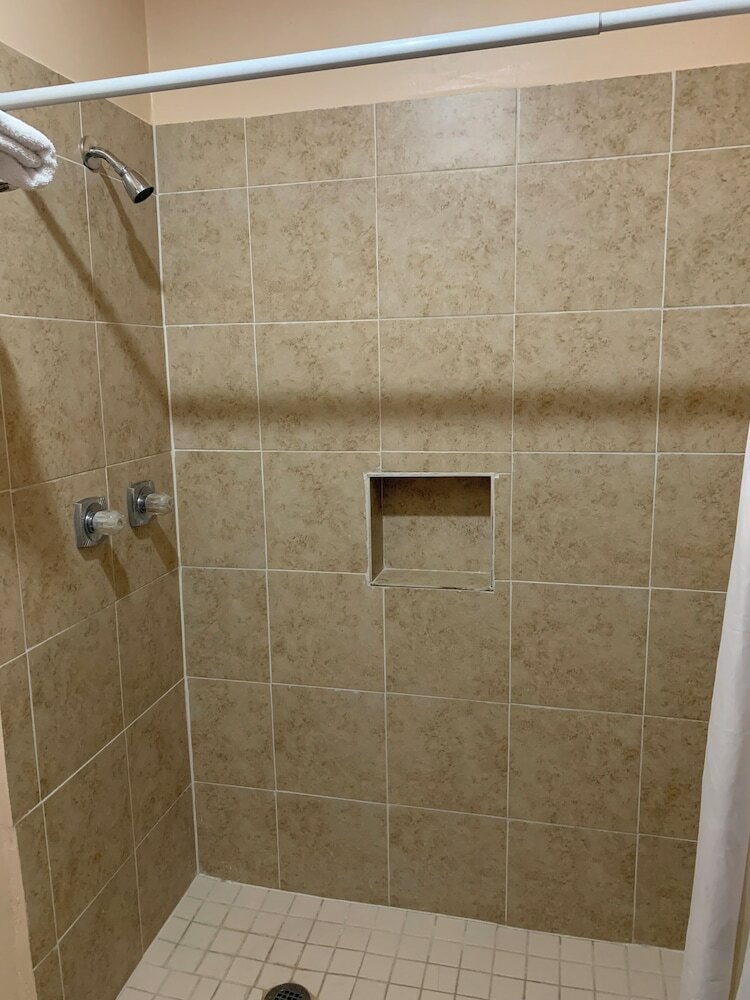 Фото Loma Alta Motel