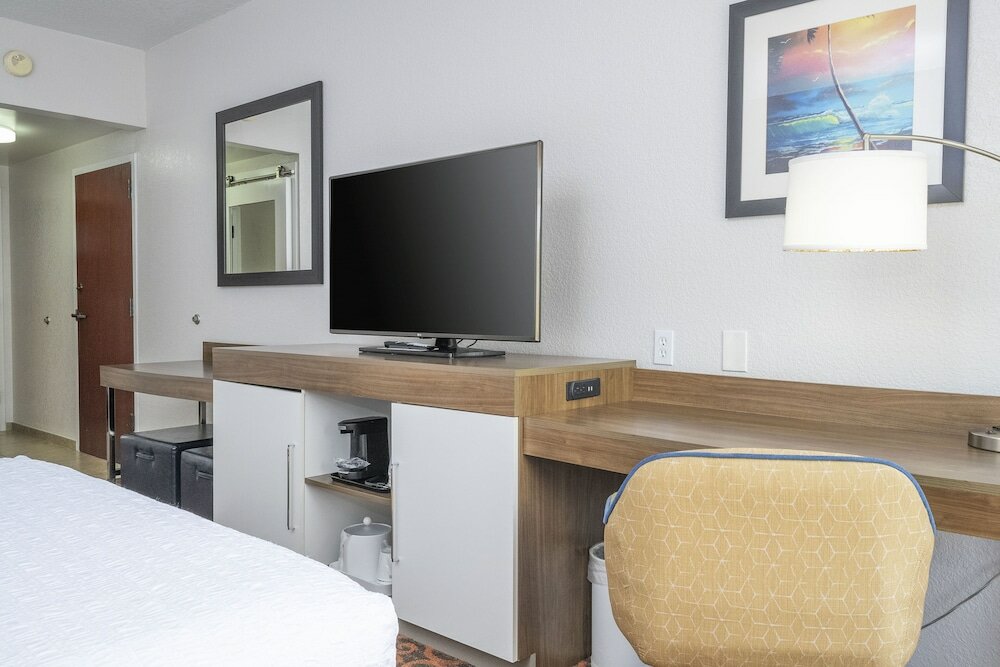 Фото Hampton Inn Spring Hill