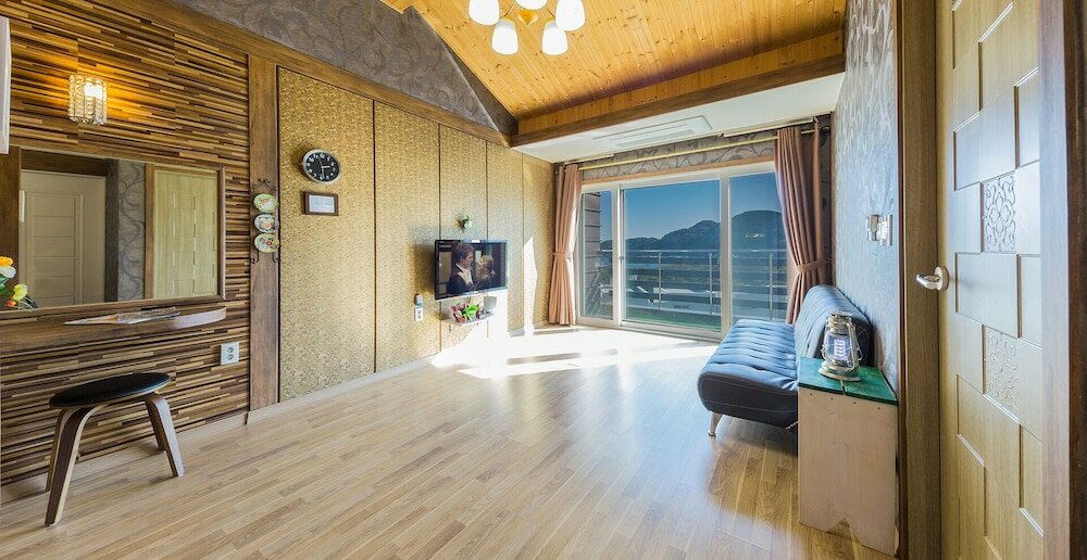 Фото Namhae Oceanview Pension