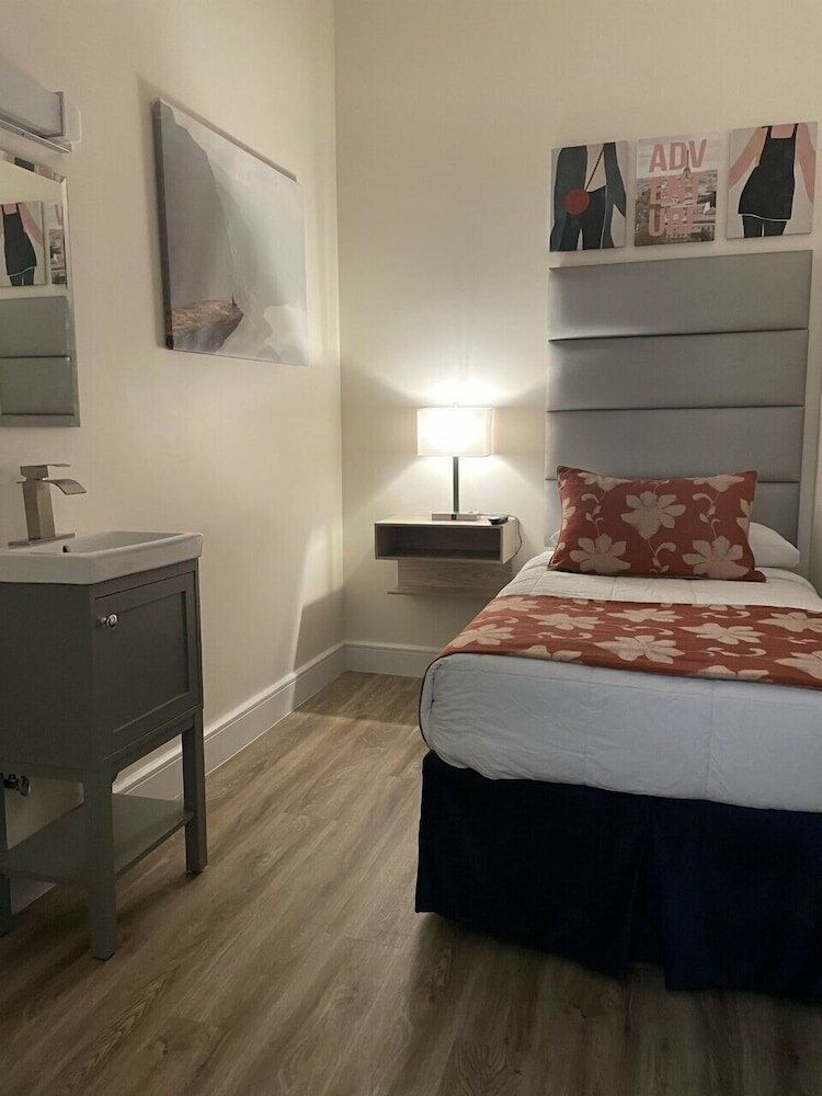 Фото Americana Inn