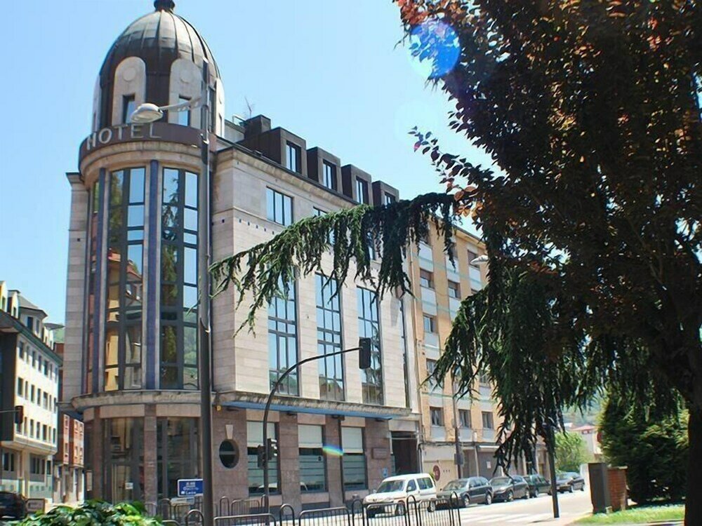 Фото Hotel Mieres del Camino