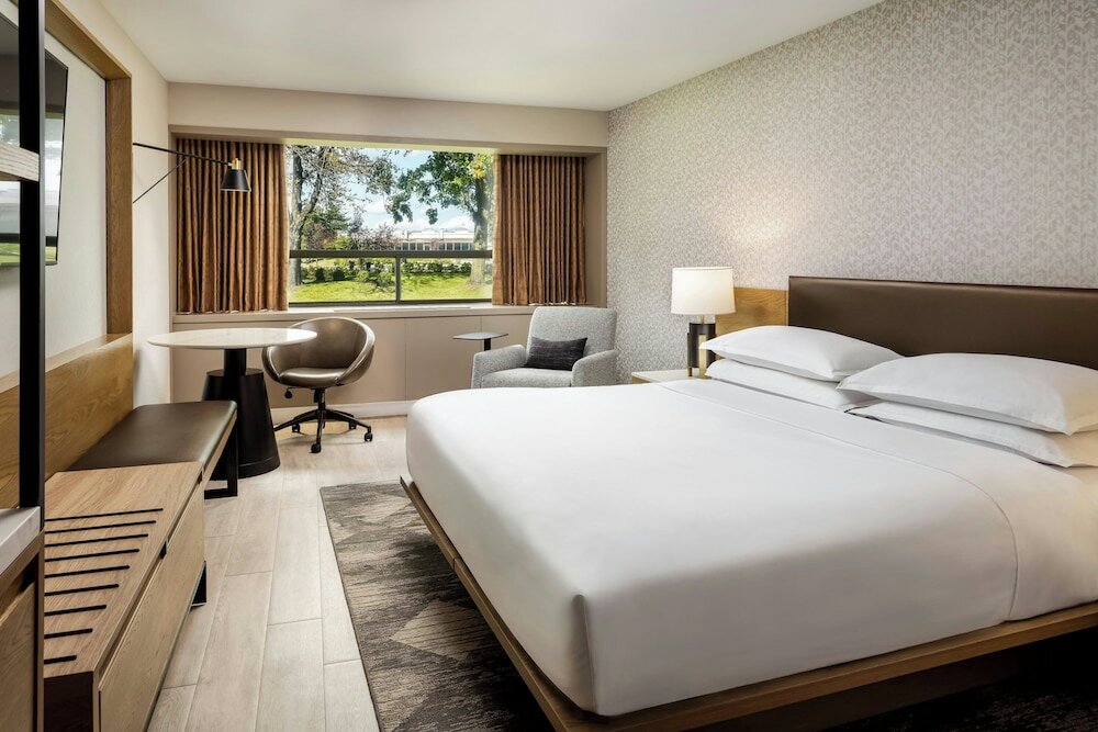 Фото Sheraton Montreal Airport Hotel