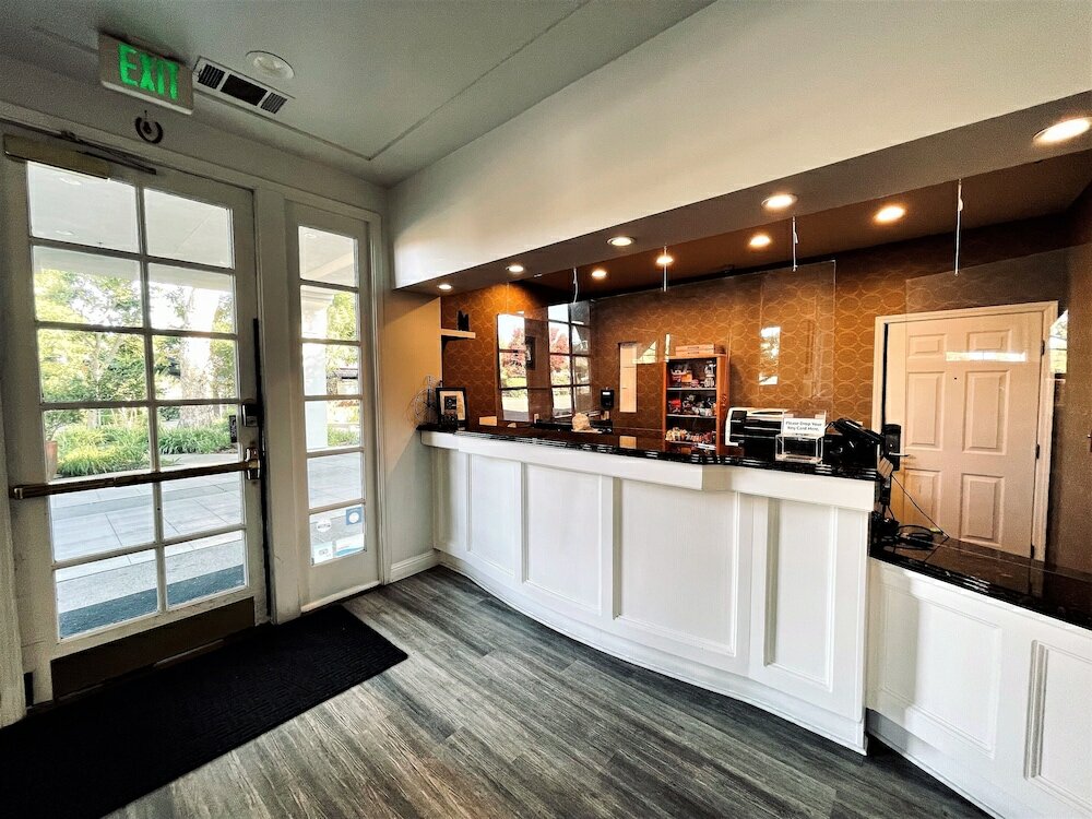 Фото University Park Inn & Suites