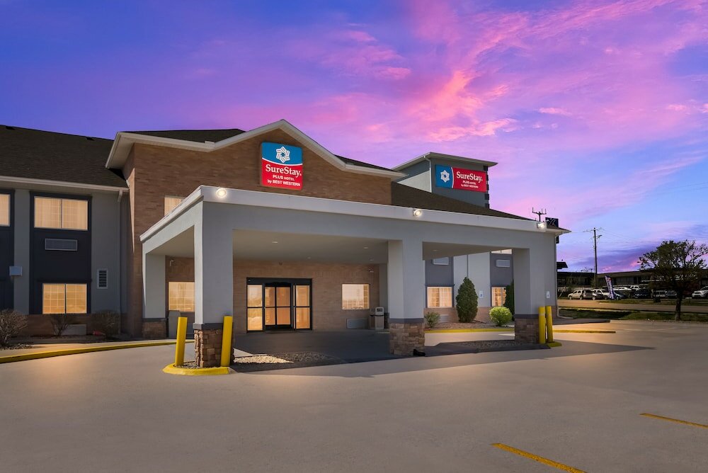Фото SureStay Plus Hotel by Best Western Topeka Northwest