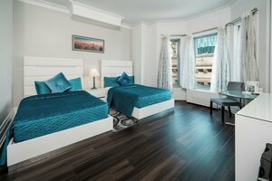 Гостиница The Congress Plaza Hotel & Convention Center