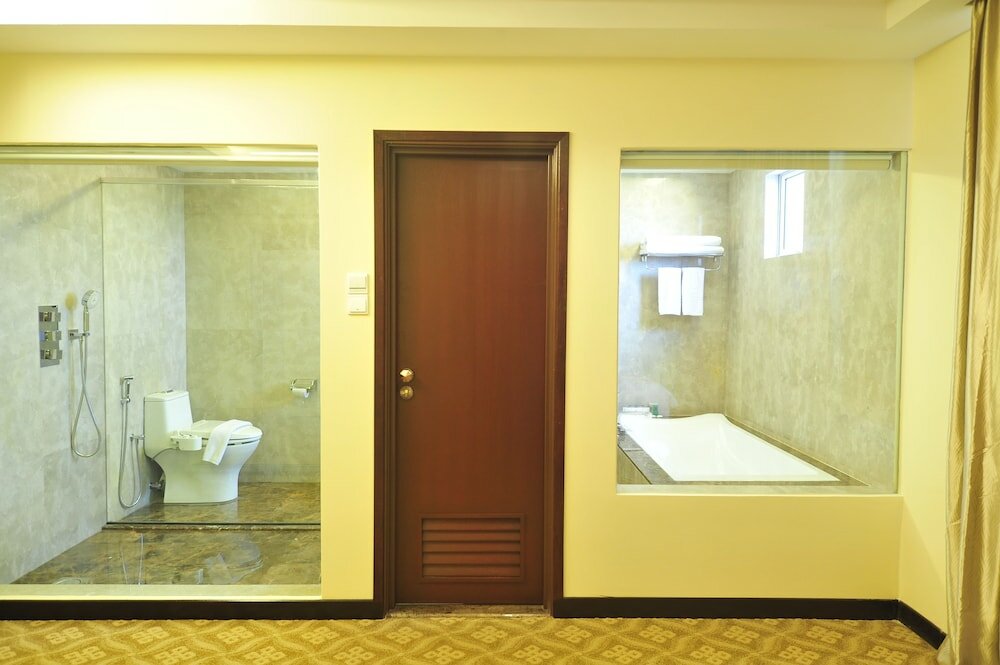 Фото Hallmark Crown Hotel