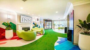 Гостиница West Edmonton Mall Inn