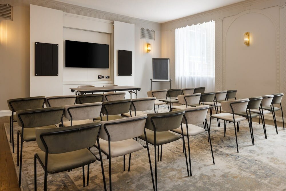 Фото The Queens Hotel