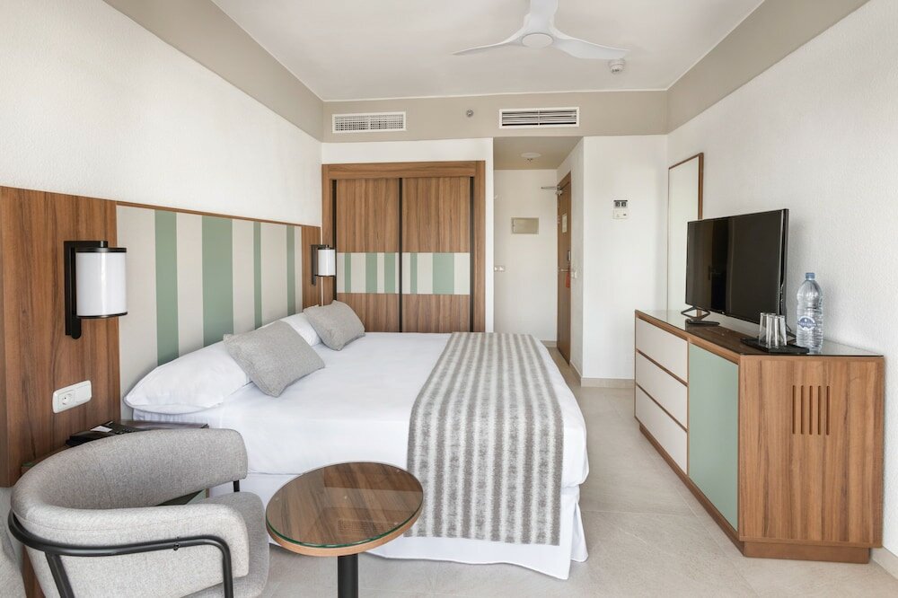 Фото Hotel Riu Paraiso Lanzarote Resort