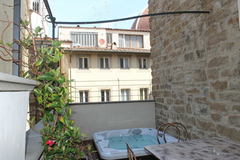 Фото Donati Luxury Tower Suites