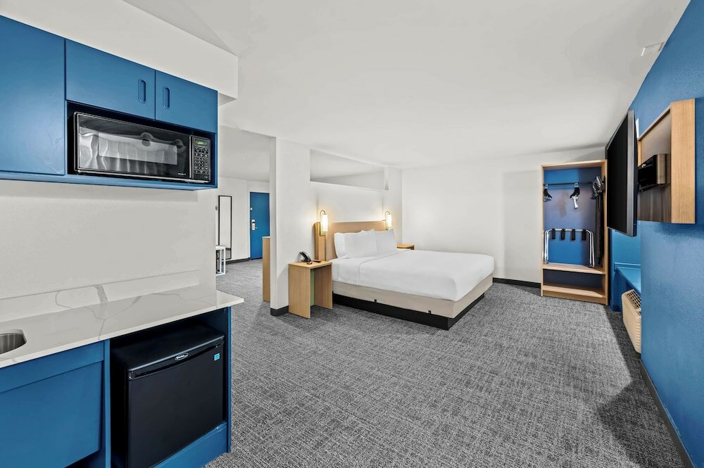 Фото Comfort Inn & Suites Airport Dulles - Gateway