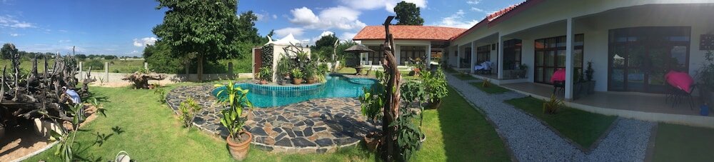 Фото Tree Roots Retreat