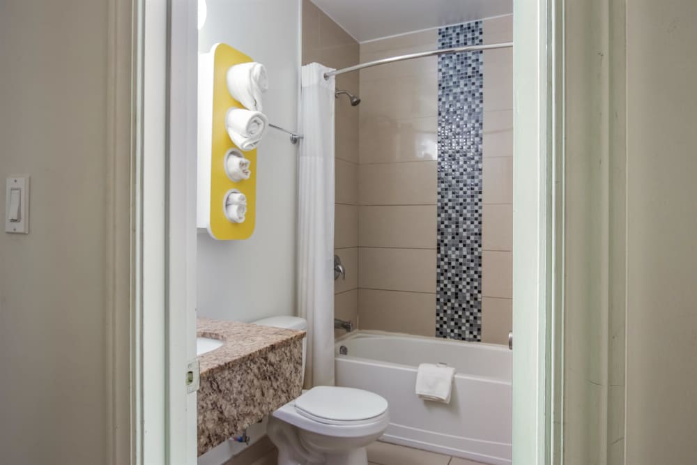 Фото Motel 6 Sudbury, On