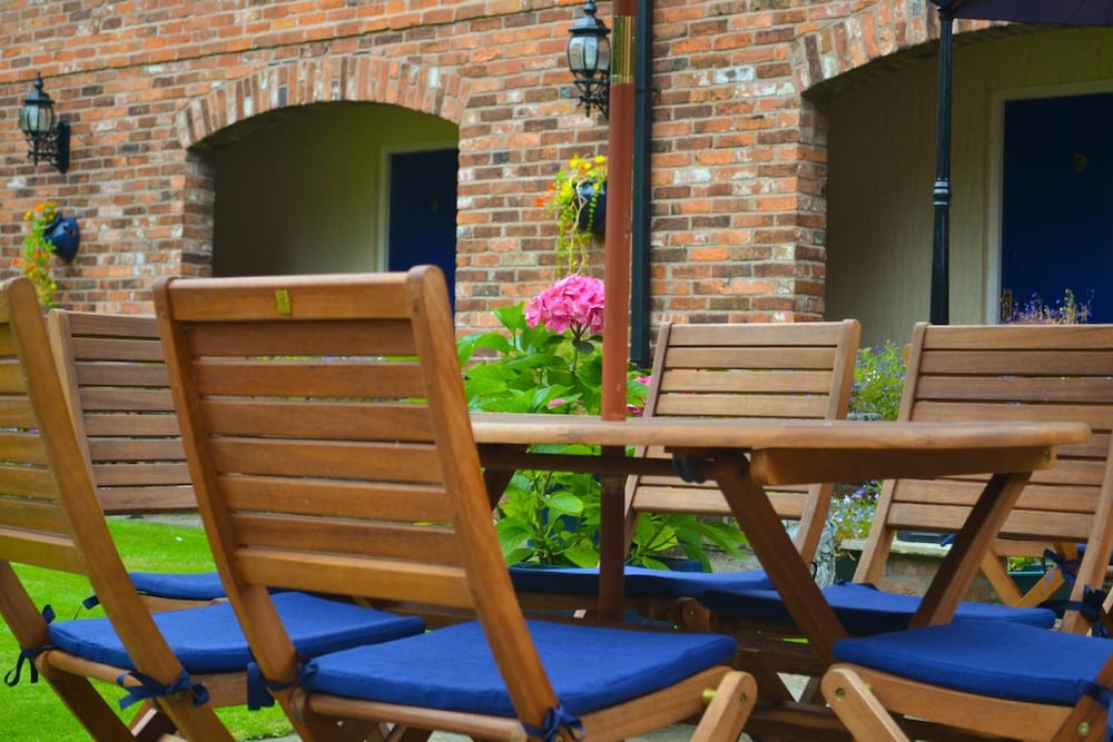 Фото The Manor Guesthouse