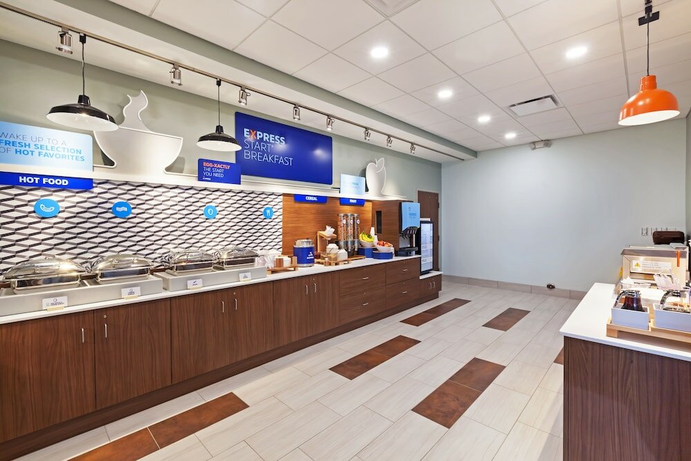 Фото Holiday Inn Express & Suites Lenexa - Overland Park Area, an Ihg Hotel