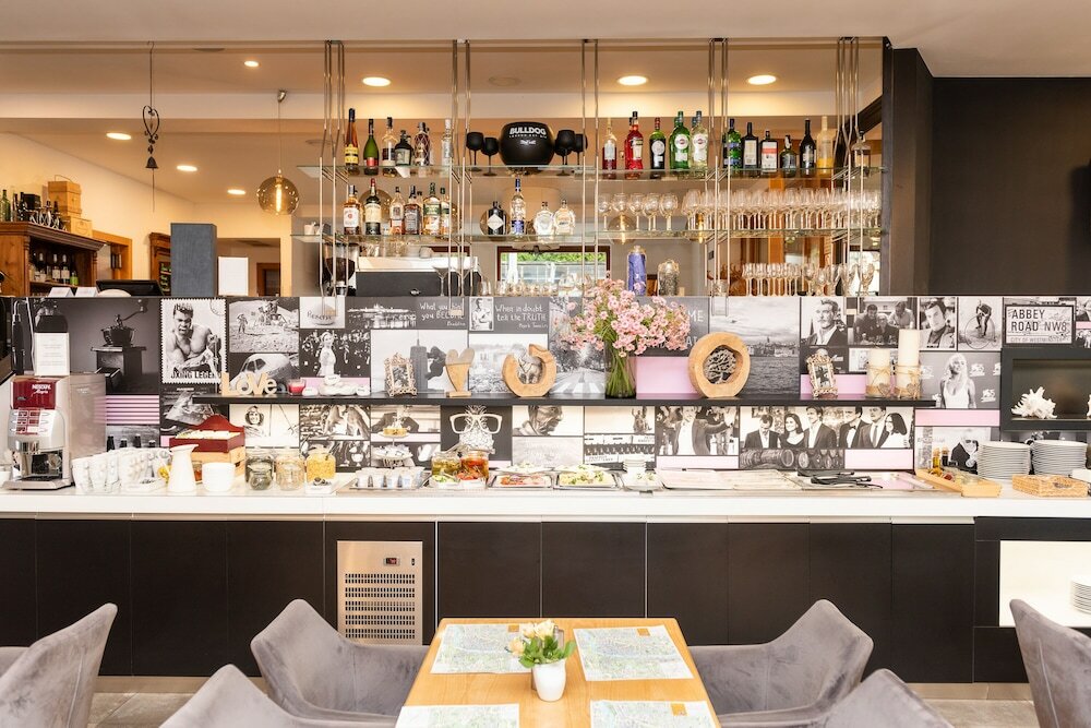 Фото Hotel Troja