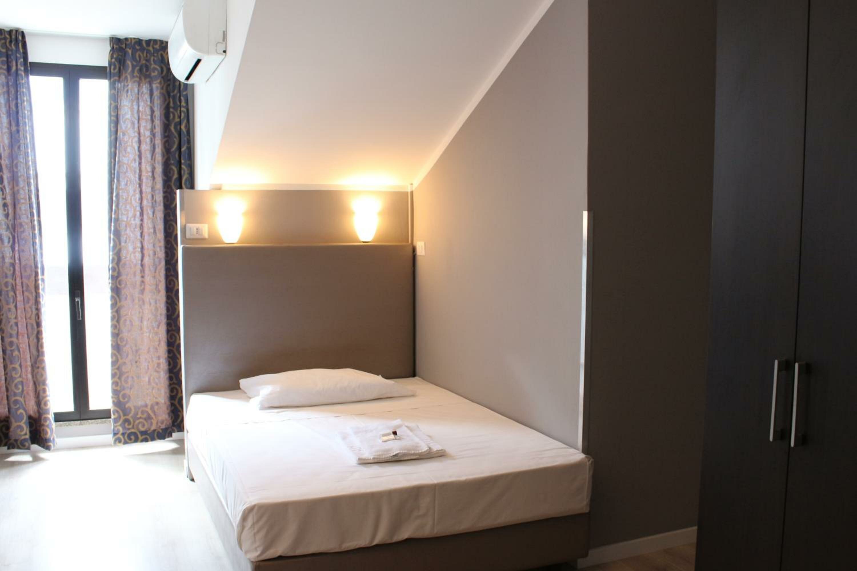 Фото Хостел New Generation Hostel Milan Center Navigli
