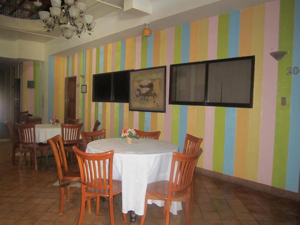 Фото Plaza Maria Luisa Suites Inn