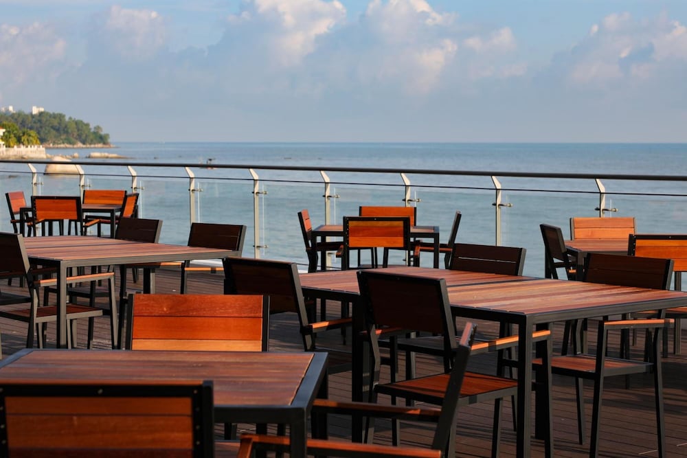 Фото Hompton by the Beach Penang