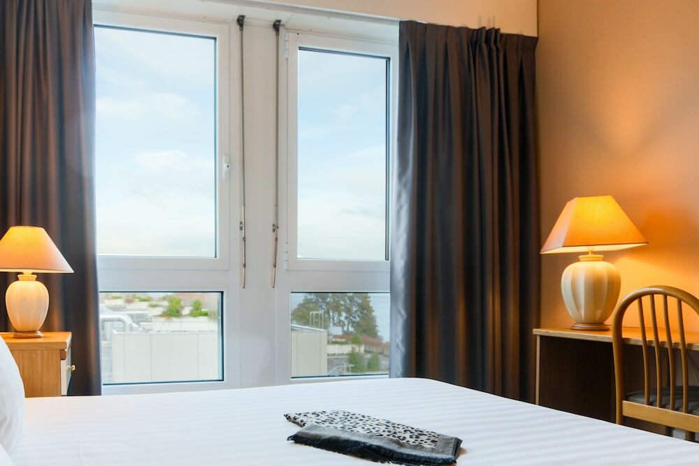 Фото Drake Longchamp