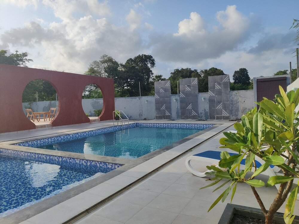 Фото Pushp Vatika Resort & Lawns