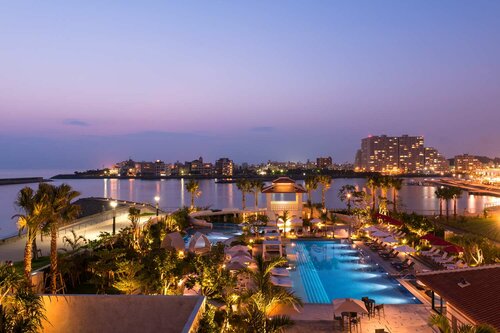 Внешний вид отеля DoubleTree by Hilton Okinawa Chatan Resort в Тятане, фото 1