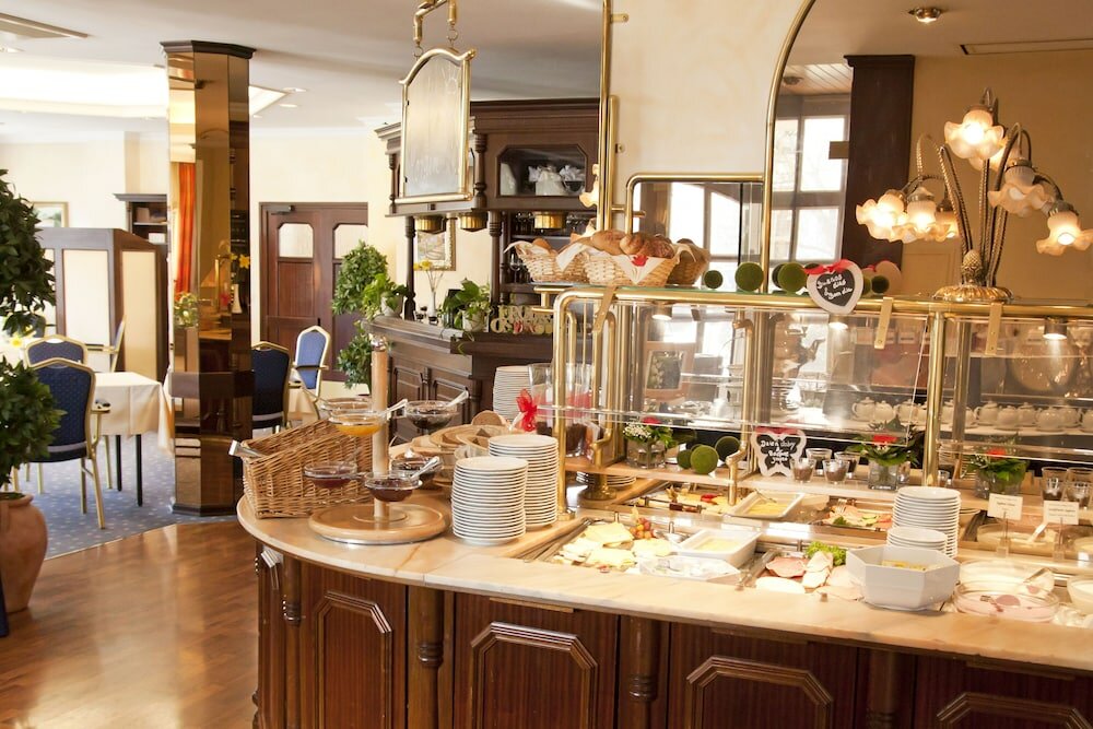 Фото Hotel Landgut Horn