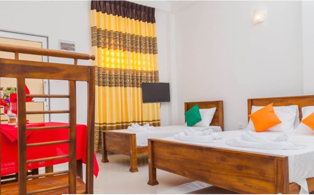 Фото Hotel Crown Plaza Katunayake