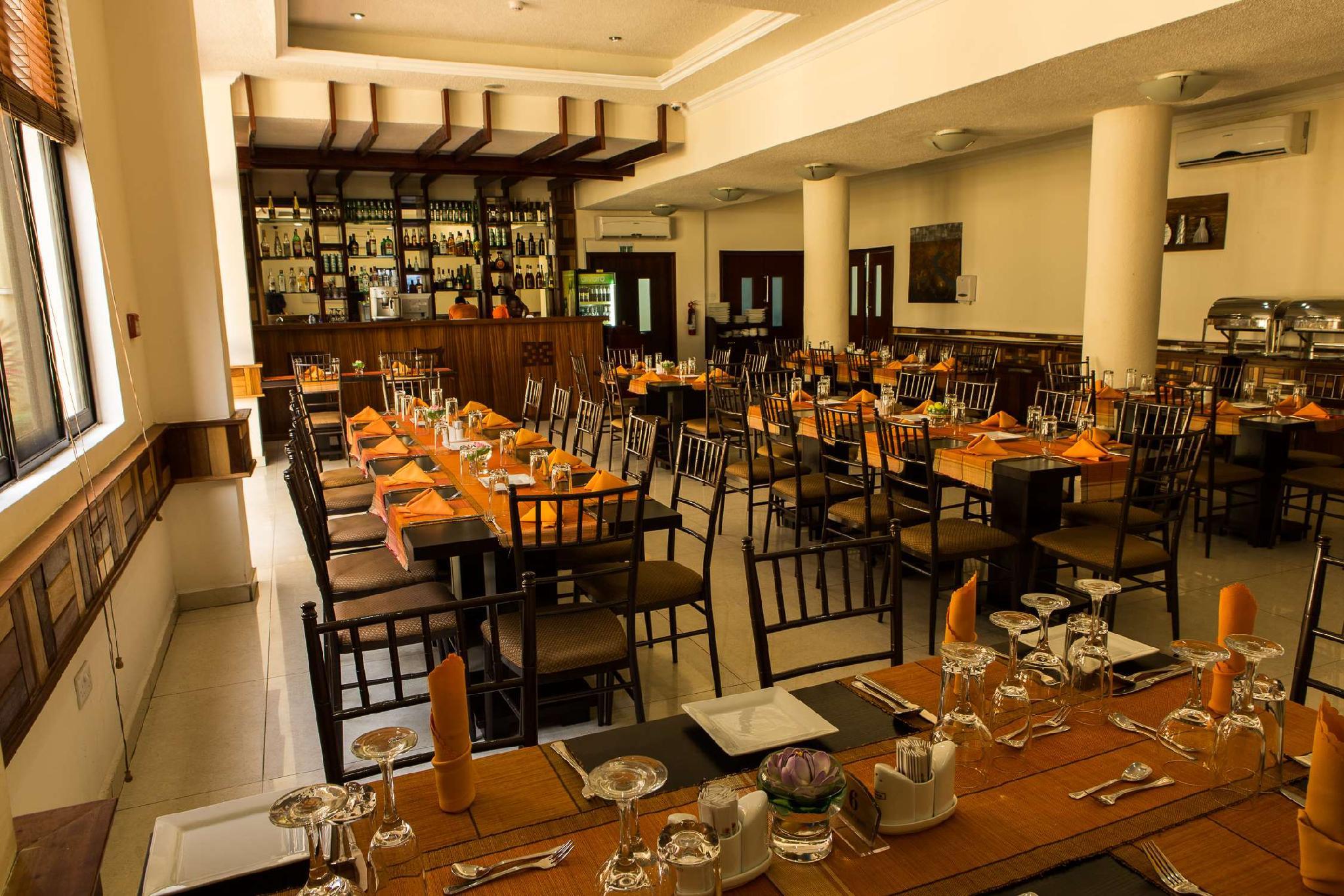 Фото Sunlodge Hotel