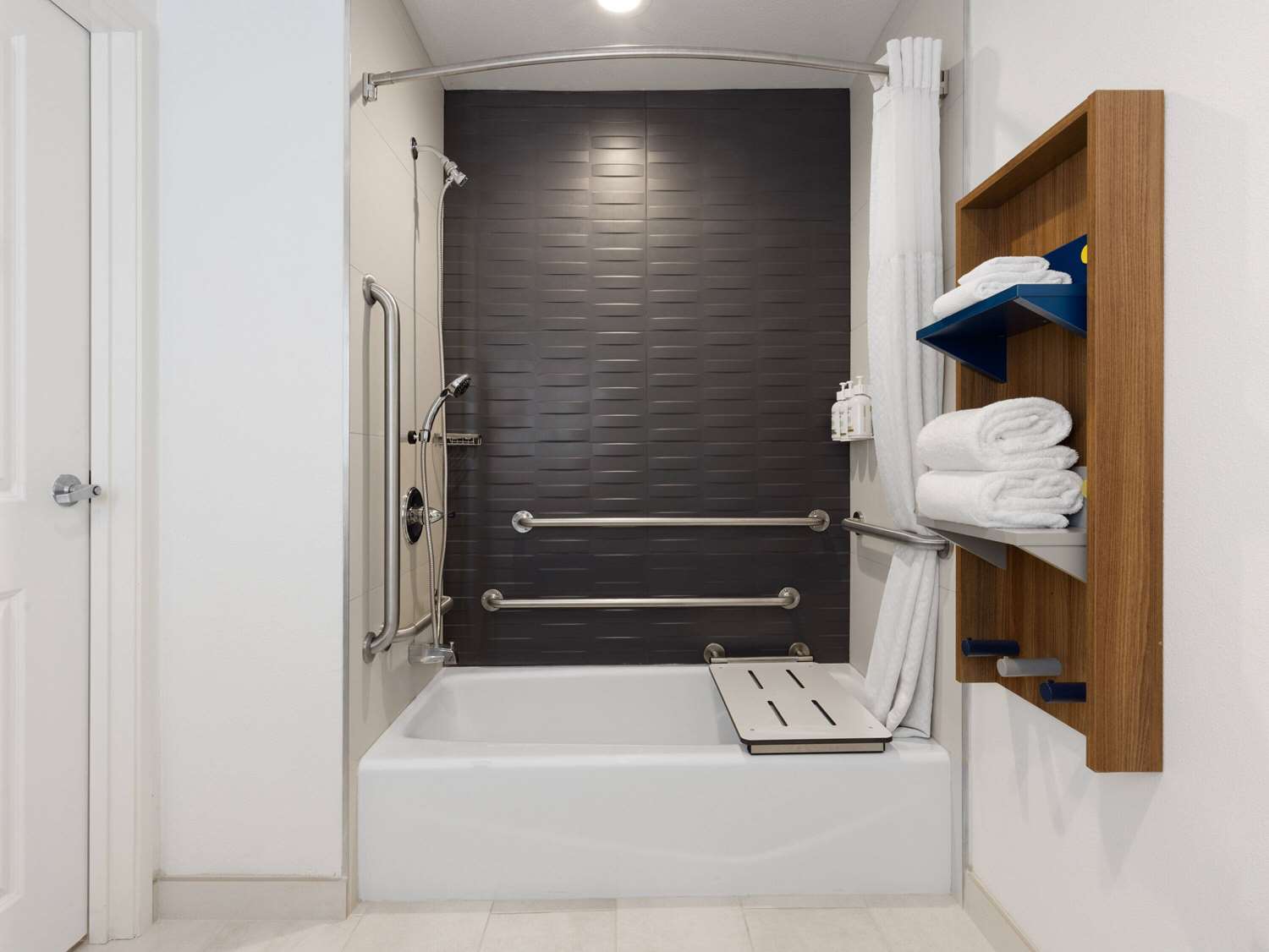 Фото Microtel Inn & Suites by Wyndham Tracy