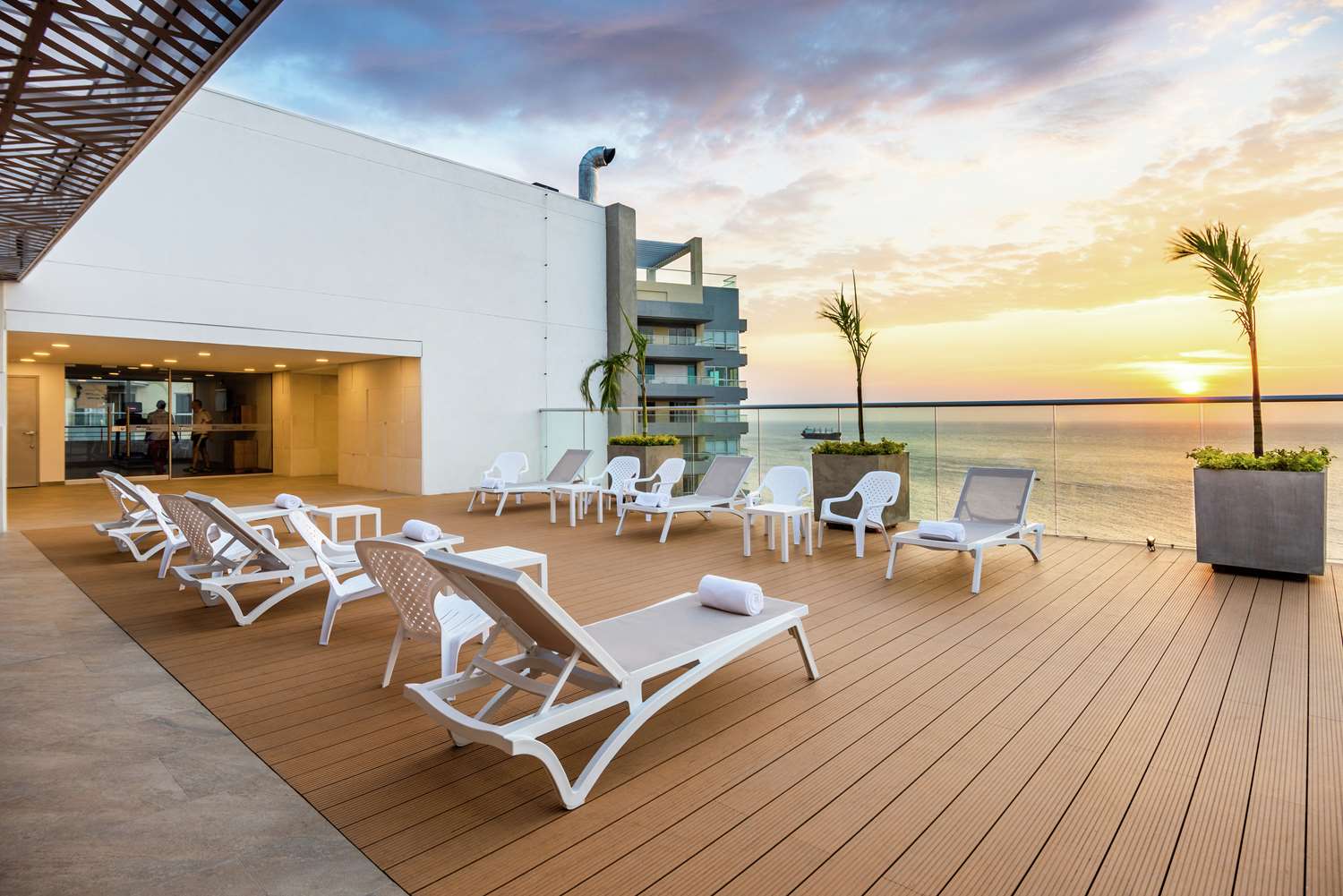 Фото Hilton Garden Inn Santa Marta