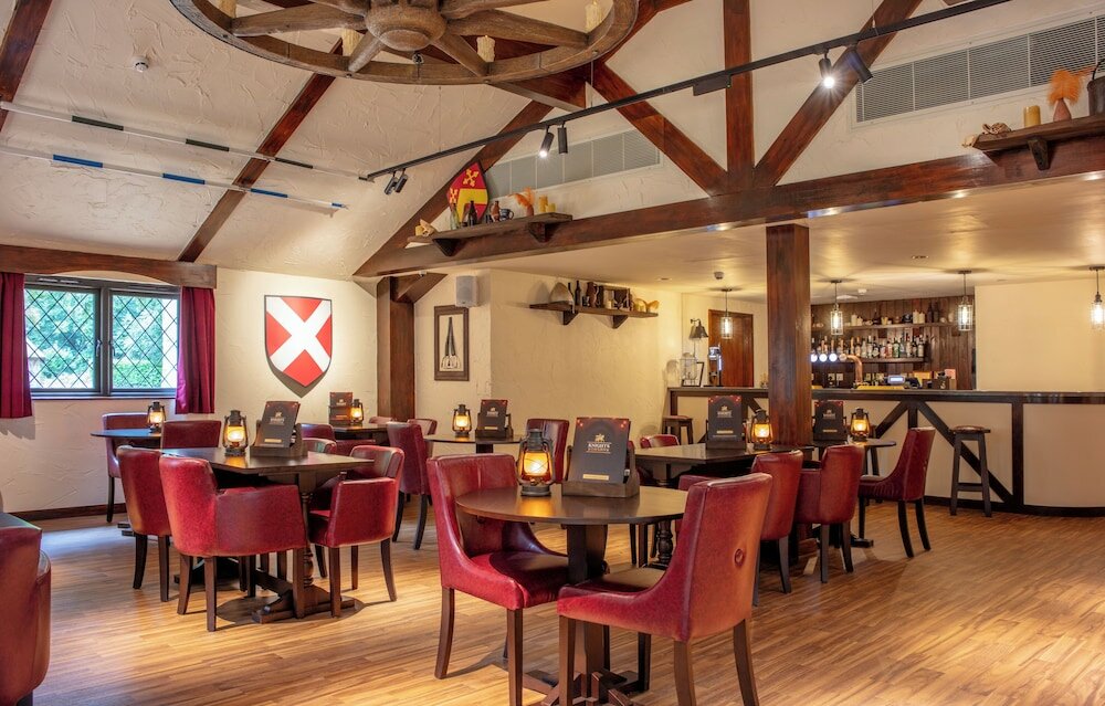 Фото Warwick Castle Knight's Village