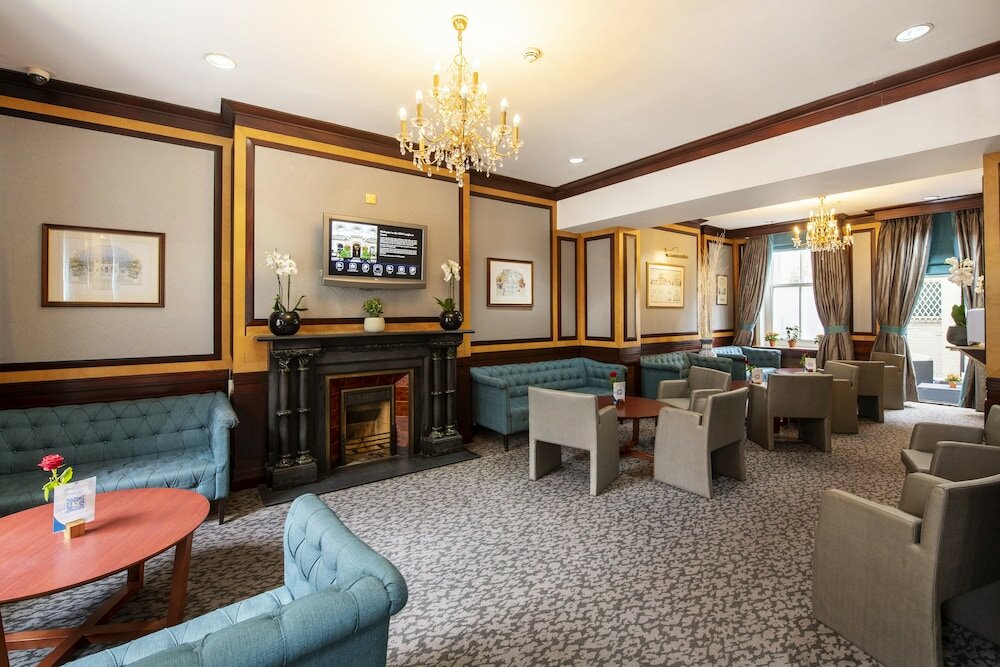 Фото Langham Court Hotel