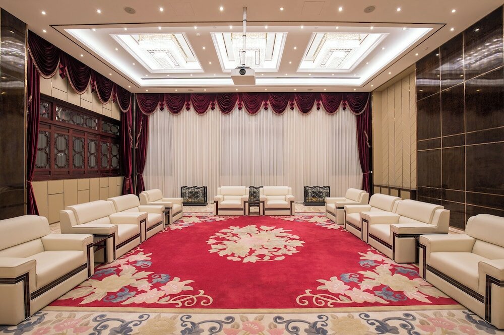 Фото Royal Garden Hotel Shanghai