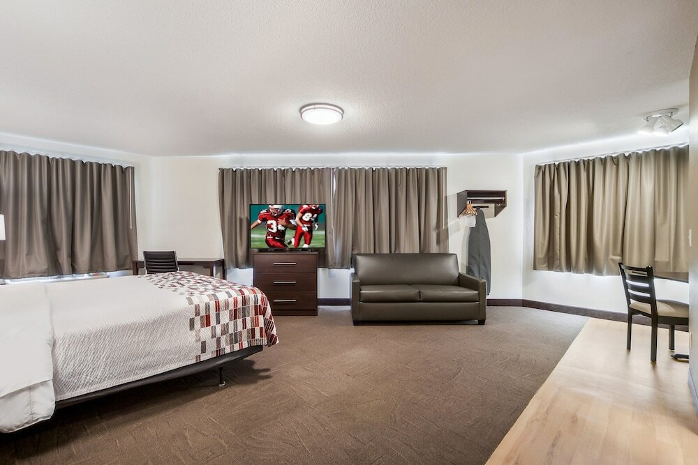 Фото Red Roof Inn & Suites Omaha - Council Bluffs