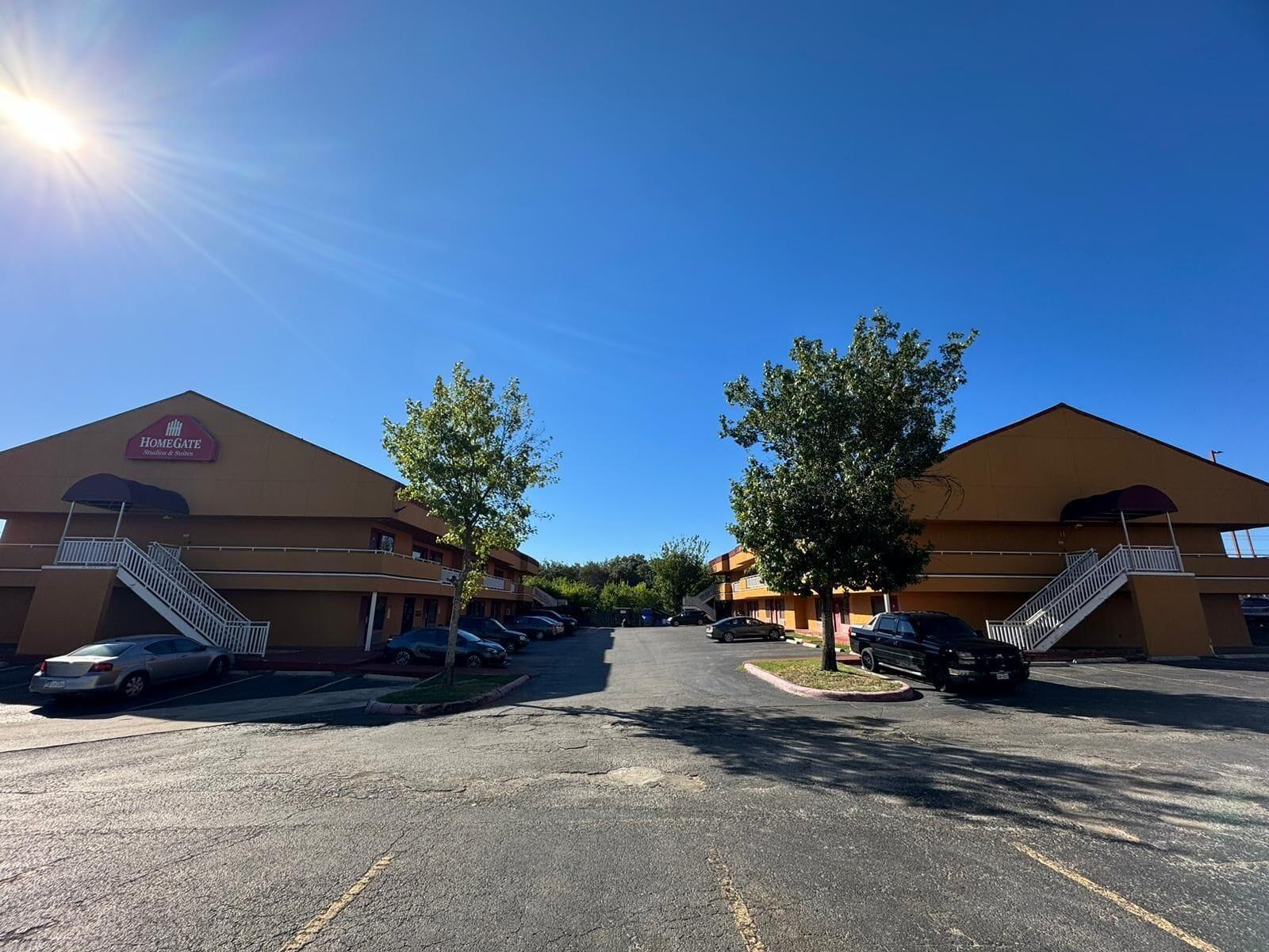 Фото Homegate Studios & Suites San Antonio Fiesta Park