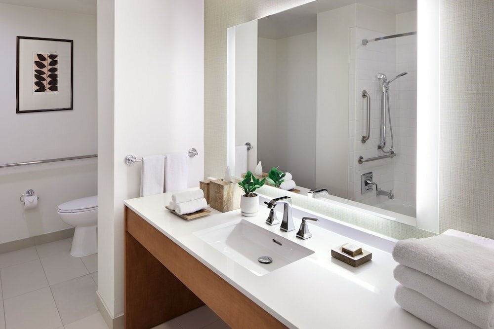 Фото The Ambrose Hotel