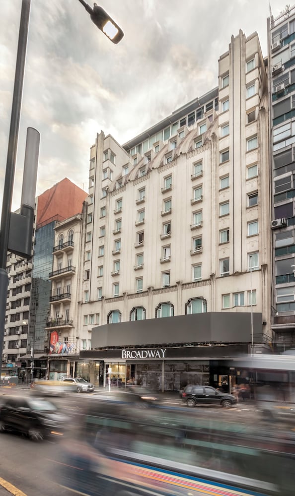 Фото Broadway Hotel & Suites