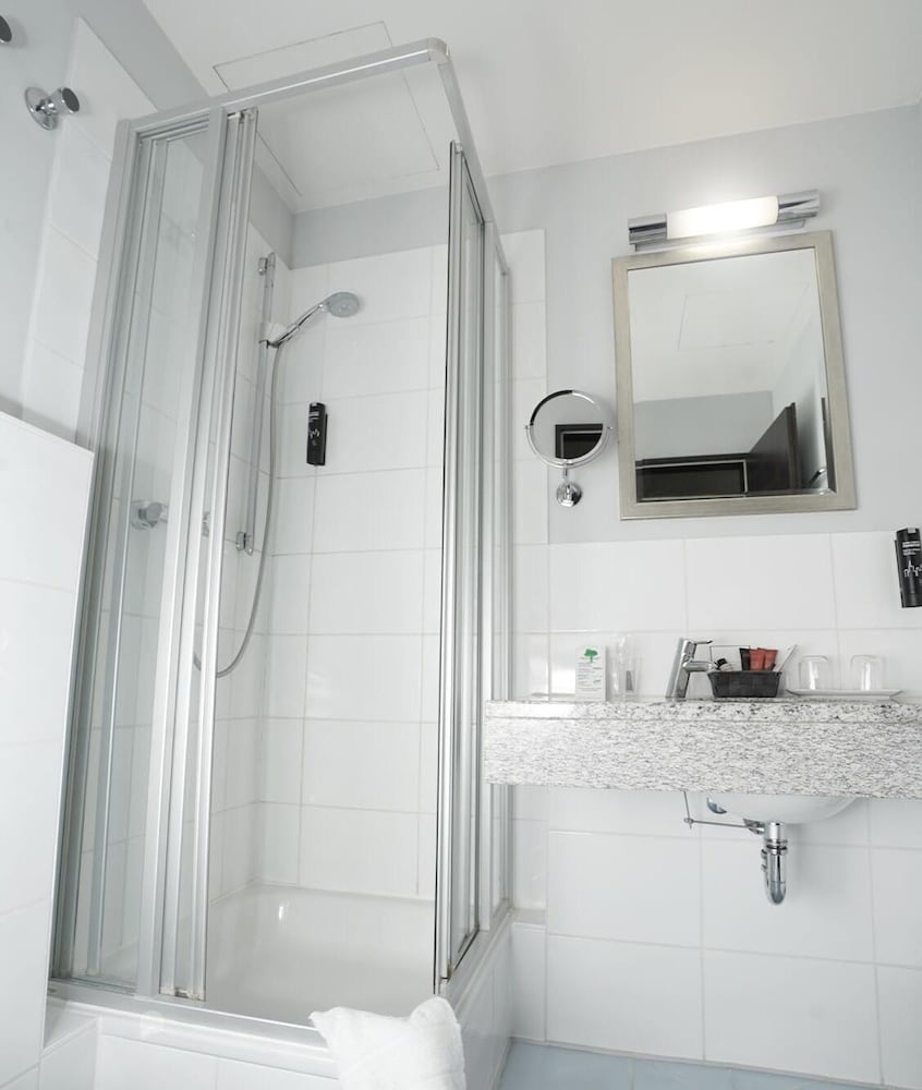 Фото The Atrium Hotel