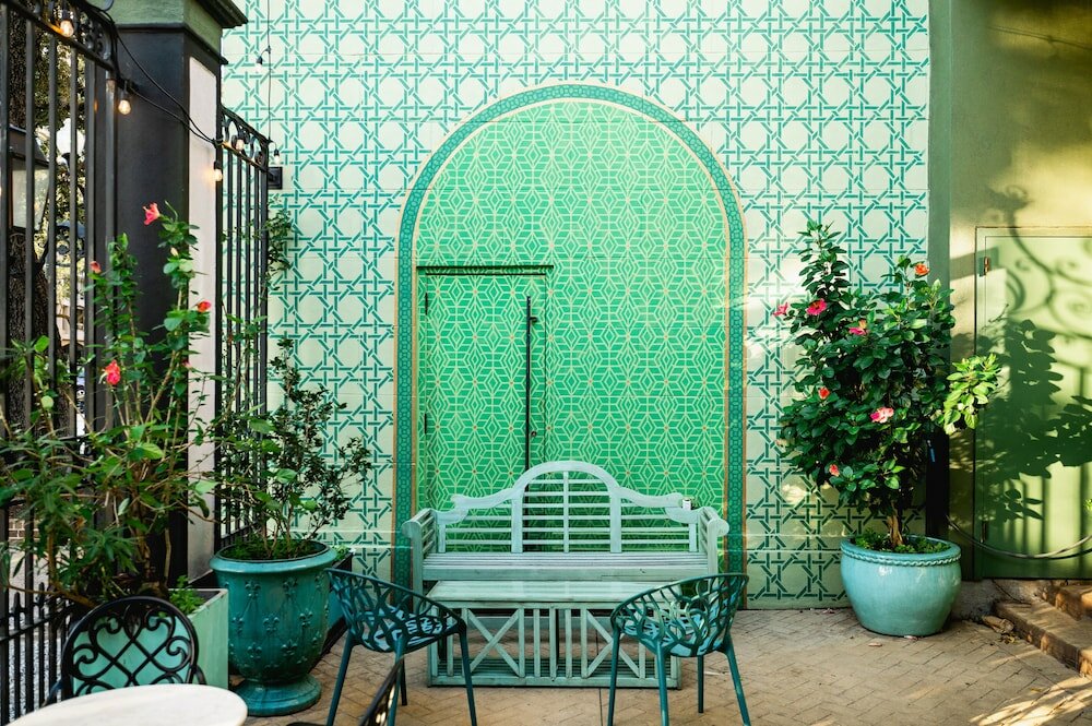 Фото The Pontchartrain Hotel